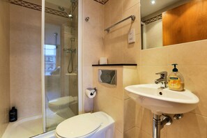 Dusch, hårtork och handdukar