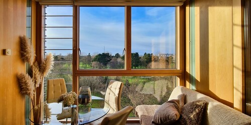 2 Bedroom Sunny Private Apartment, both Ensuite!