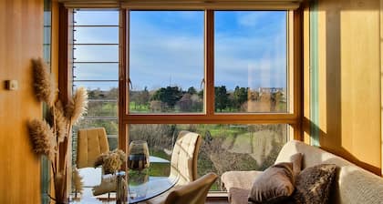 2 Bedroom Sunny Private Apartment, both Ensuite!