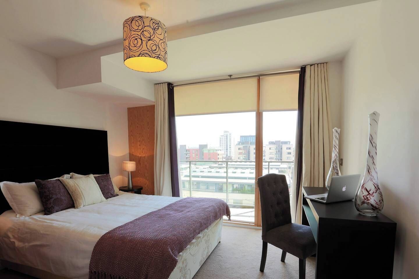 2 bedrooms, desk, iron/ironing board, WiFi