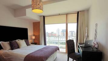 2 bedrooms, desk, iron/ironing board, WiFi