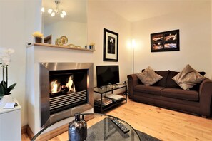 TV, offices - Luxury Hideaway Mews, in the Heart of Dublin (Dublin 2)