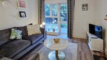 TV, fireplace, offices