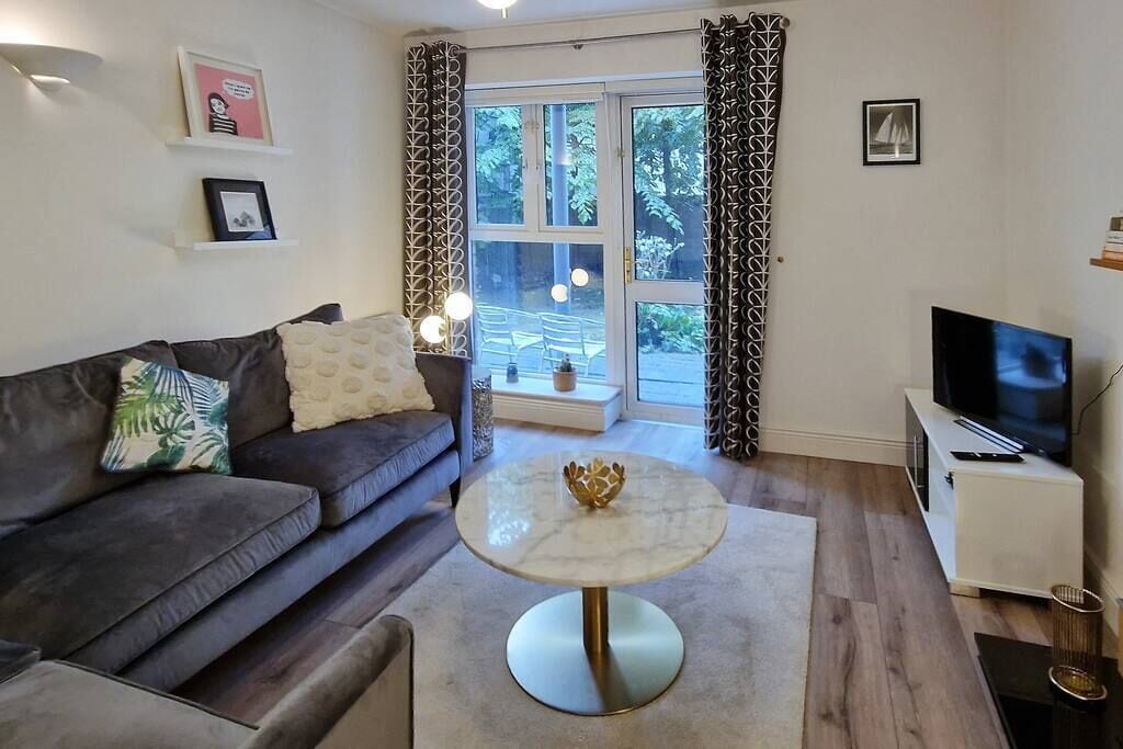 Fernseher, Kamin, Arbeitsbereiche