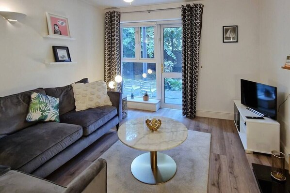 TV, fireplace, offices