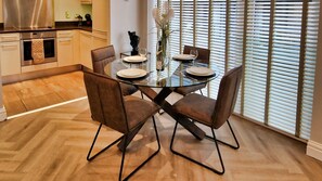 Dining - Luxury apartment, walking distance to city centre. (Dublin)