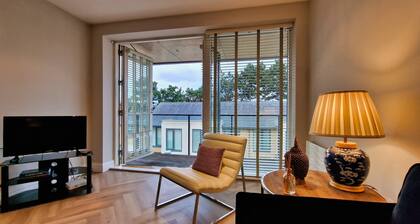 Luxury apartment, walking distance to city centre.