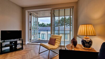 Luxury apartment, walking distance to city centre.