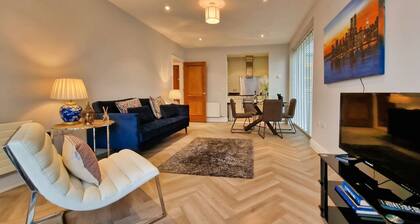 Luxury apartment, walking distance to city centre.