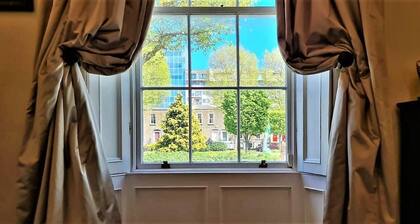 Grand Georgian Residence, with period charm!3 Bed
