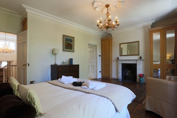 3 chambres, fer et planche à repasser, Wi-Fi, literie fournie