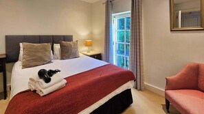 3 bedrooms, desk, iron/ironing board, WiFi