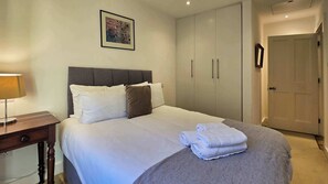 3 bedrooms, desk, iron/ironing board, WiFi