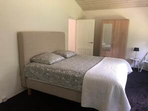 4 Schlafzimmer, Bügeleisen/Bügelbrett, WLAN