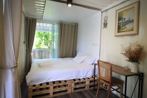 Standard Room | Desk, laptop workspace, blackout curtains, iron/ironing board - Day off house near Walking street (Chiang Mai)