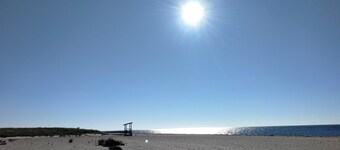 SANDTRAP! BEACH short walk! Marinas, Golf, Shopping & Restaurants short drive!