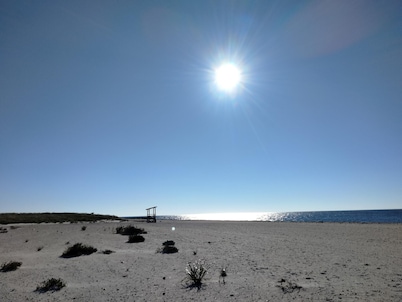 SANDTRAP! BEACH short walk! Marinas, Golf, Shopping & Restaurants short drive!