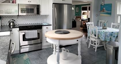 SANDTRAP! BEACH short walk! Marinas, Golf, Shopping & Restaurants short drive!