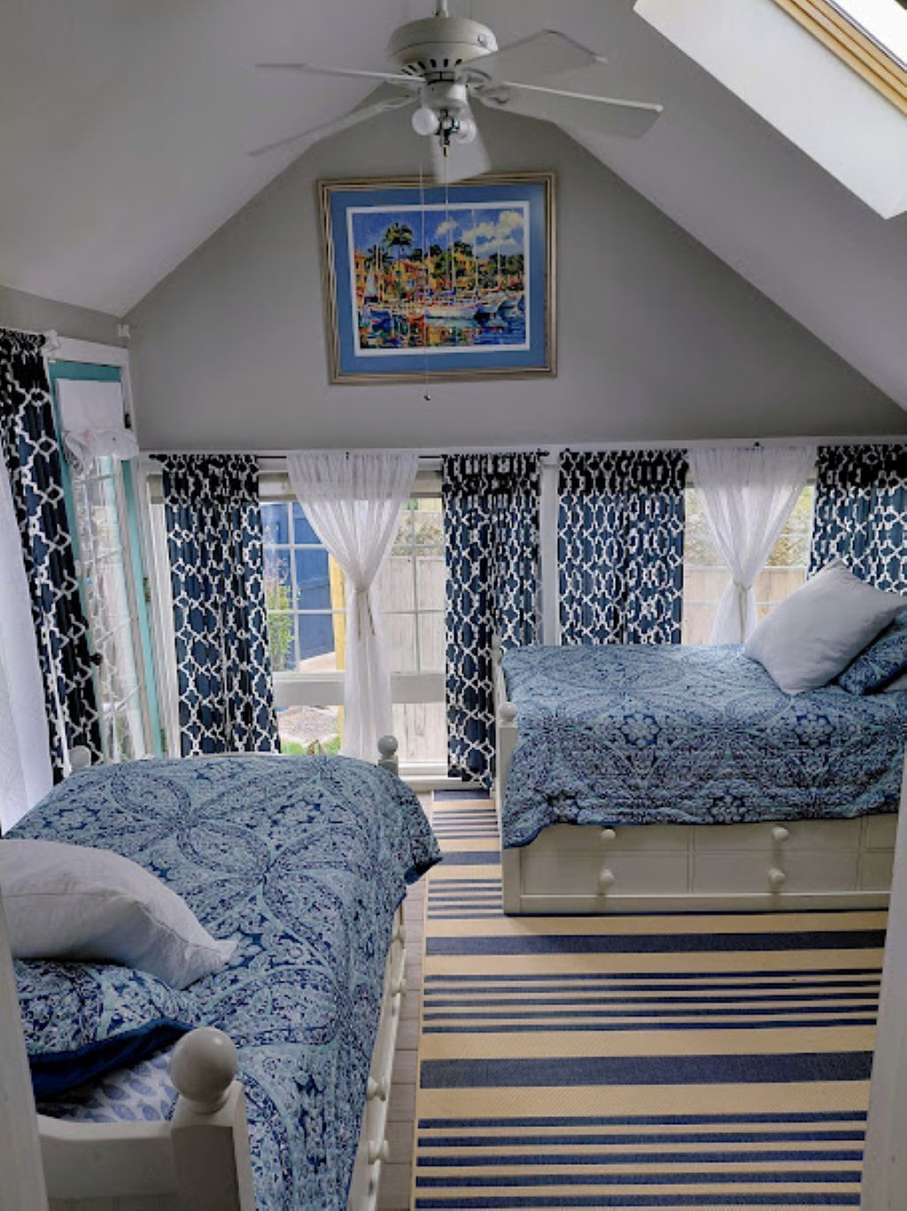 4 slaapkamers, een kluis op de kamer, een bureau