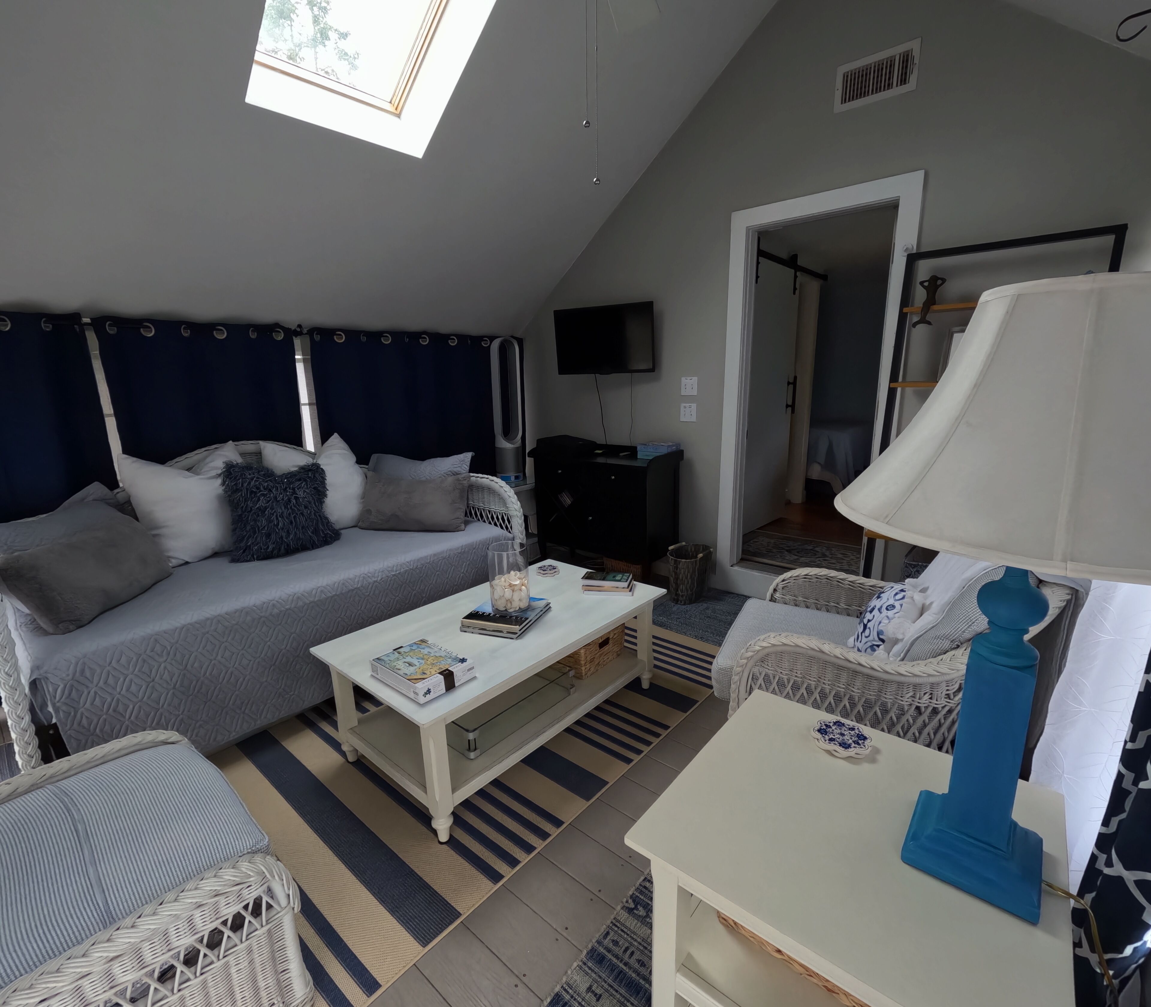 4 chambres, coffre-fort, bureau, fer et planche à repasser