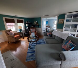 Smart TV, fireplace, DVD player, books
