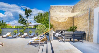 Villa Mabella -Villa with large private pool, fitness room, kids play room and billiard
