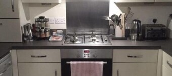 Immaculate 2-bed Apartment in Bury