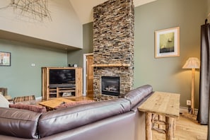 Living area - 42 Burgundy 4br 3.5ba 4 Bedroom Townhouse by RedAwning (Silverthorne)