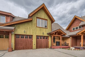 Exterior - 42 Burgundy 4br 3.5ba 4 Bedroom Townhouse by RedAwning (Silverthorne)