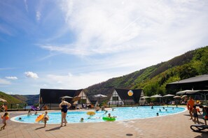 Innendørsbasseng