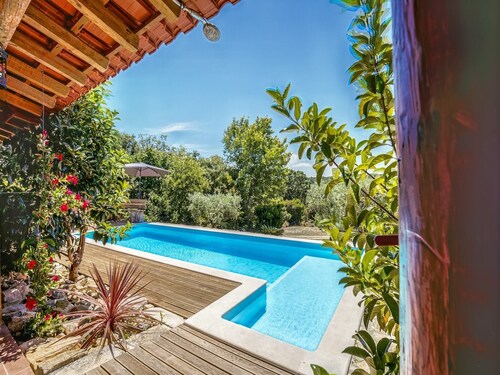 Carcavelos Villa with Pool