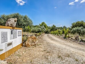 Property grounds - Carcavelos Villa with Pool (Carcavelos)