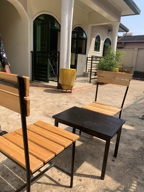 Outdoor dining - Gorilla Home Stay (Kigali)