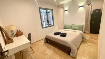 4 chambres, coffres-forts dans les chambres, bureau