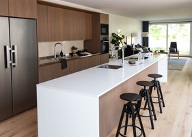 Apartamento superior | Cocina privada | Frigorífico grande, microondas, horno y lavavajillas