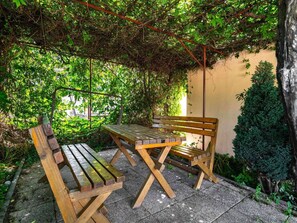 Outdoor dining - Holiday Home in Rogoznica near Beach (Rogoznica)