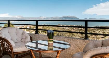 Holiday villa with sea view in Paralia Avlidas