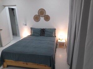 4 bedrooms, desk, iron/ironing board, free WiFi