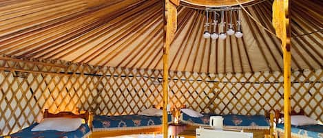 Mongolian Traditional Ger | 1 chambre, décoration personnalisée, ameublement personnalisé