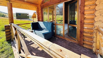Deluxe Wooden Lodge | Terrace/patio