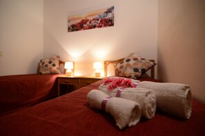4 bedrooms, iron/ironing board, WiFi, bed sheets