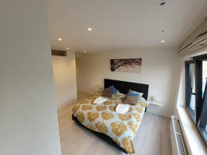 2 slaapkamers, een strijkplank/strijkijzer, wifi