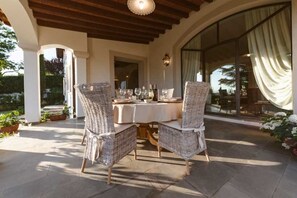 Outdoor dining - 5 bedroom villa in tuscany (Toscana)