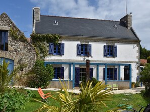 Exterior - Tranquil Stay Near Audierne (Cleden Cap Sizun)