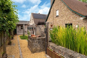 Property grounds - Restful Holiday Home in Koksijde with Hot Tub and Sauna (Oostduinkerke)