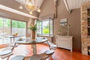Dining - Restful Holiday Home in Koksijde with Hot Tub and Sauna (Oostduinkerke)