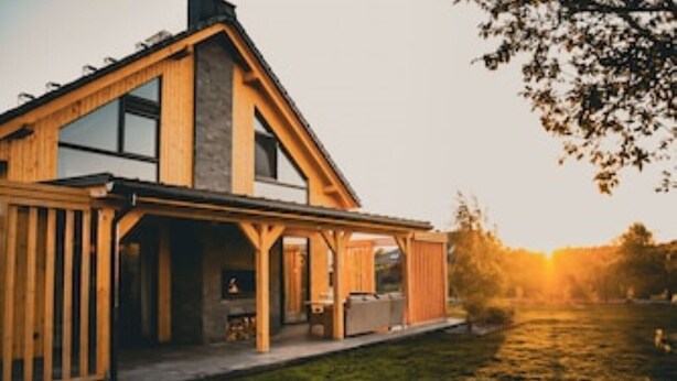 A modern wooden house with a large porch and a fireplace. - Ein Strand- und Seehaus. 200m von der Camminer Bucht,1,8km vom Meer Entfernt (Zastań)