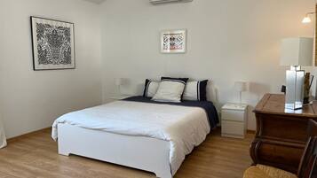 5 chambres, fer et planche à repasser, lit parapluie, Wi-Fi gratuit