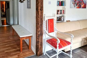 Smart TV, fireplace, stereo