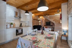 Dining - Adorable holiday home with swimming pool (Imotski)